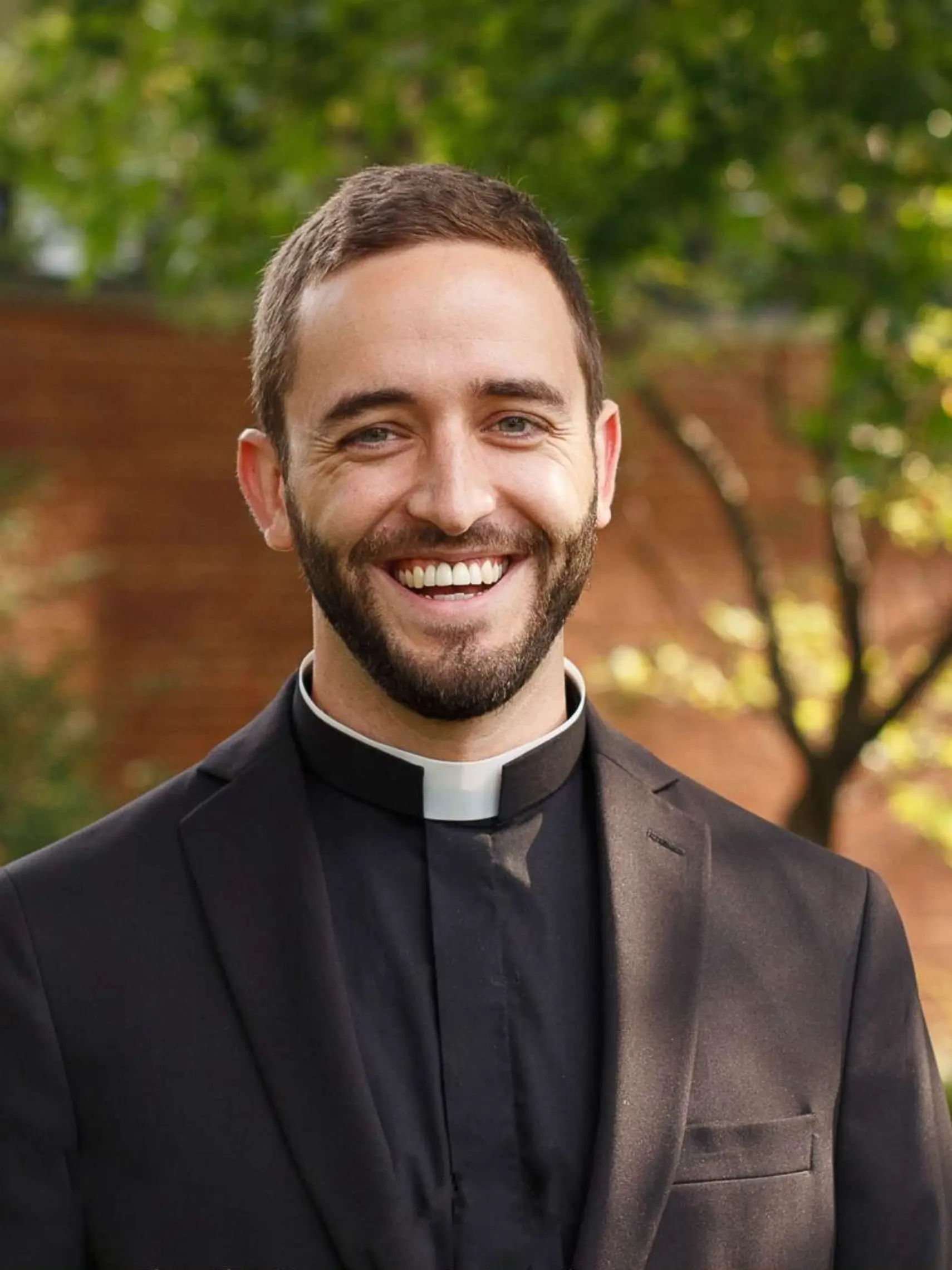 Father Charlie Archer Headshot 1